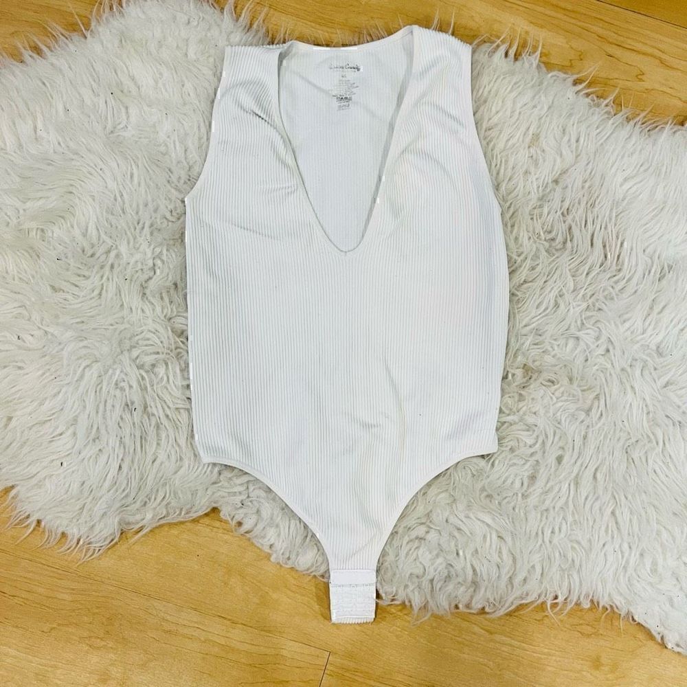 Cotton Candy simple classy white  casual bodysuit Size M/L